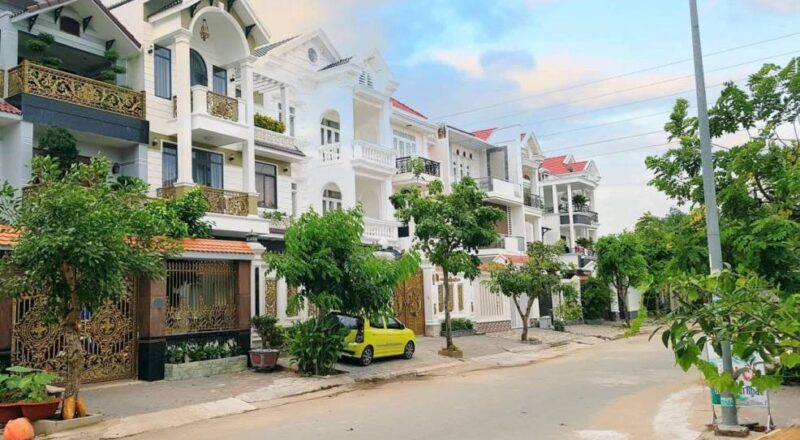 Cho thuê Biệt thự sân vườn khu dân cư Savimex ở Phú Thuận, Quận 7.
