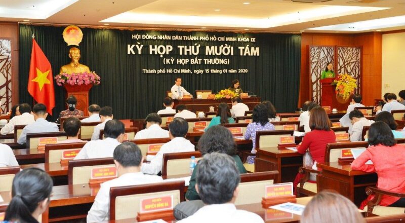 Các đại biểu HĐND Thành phố Hồ Chí Minh nhất trí thông qua bảng giá đất mới.