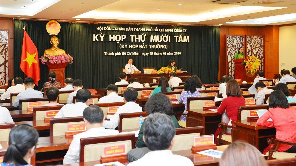 Các đại biểu HĐND Thành phố Hồ Chí Minh nhất trí thông qua bảng giá đất mới. 