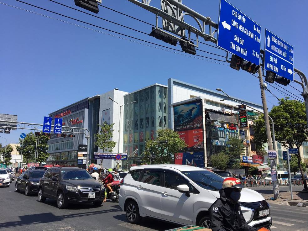 Cho thuê căn nhà phố diện tích 74m2 gồm 3 lầu mặt tiền Phan Văn Trị sầm uất, đối diện Vincom ở quận Gò Vấp.