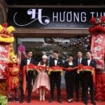 Nghệ sĩ Việt Hương tưng bừng khai trương cơ sở mỹ phẩm Hương Thị tại khu đô thị Vạn Phúc ở Thủ Đức