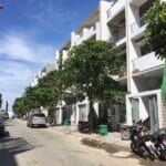 Đối với sản phẩm đất nền tại khu đô thị Vạn Phúc City người dân đã xây gần hết nên chỉ còn lại số lượng rất nhỏ.