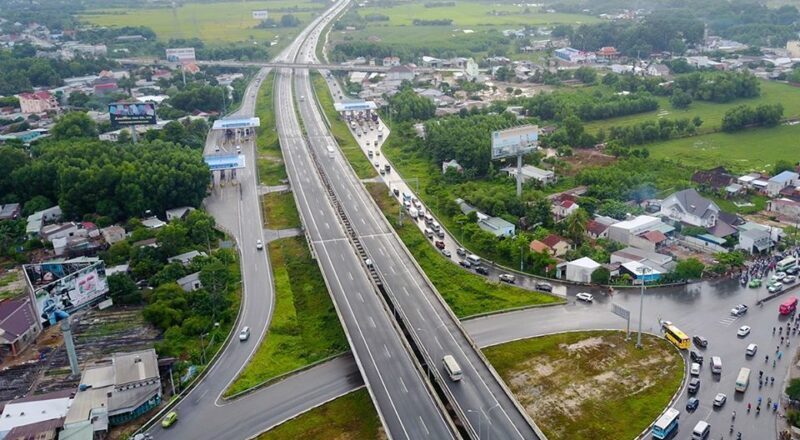 Cao tốc Thành phố Hồ Chí Minh - Long Thành - Dầu Giây qua thị trấn Long Thành, đoạn giao với quốc lộ 51, năm 2018.