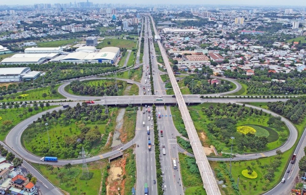 Nút giao Trạm 2 xa lộ Hà Nội, giáp quận 9 và Thủ Đức, điểm cuối của dự án thành phần 1B đường Vành đai 3