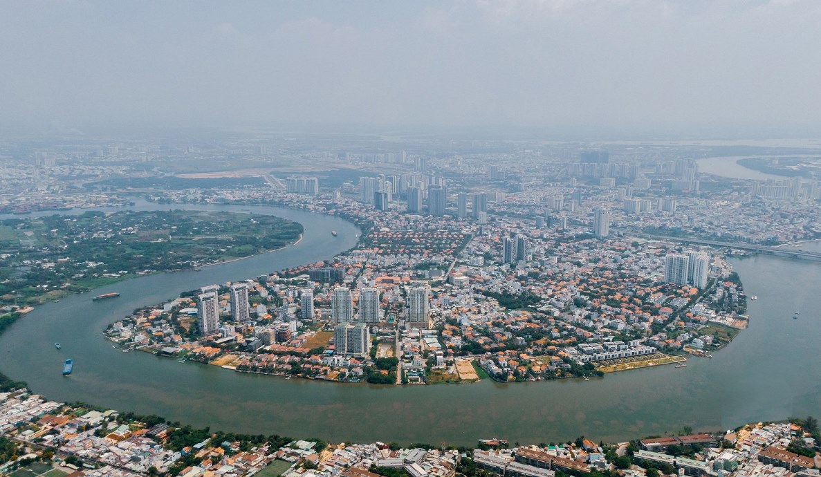 Khu nhà giàu Thảo Điền hình ảnh đối lập với bán đảo Bình Quới Thanh Đa bên kia sông Sài Gòn.