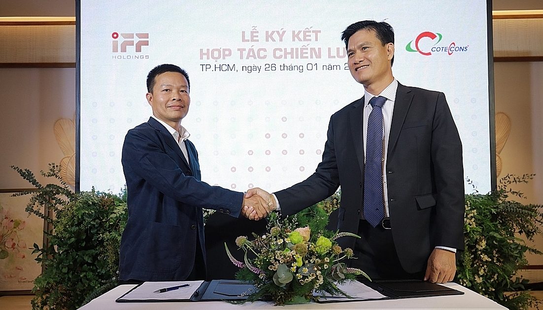 Lãnh đạo IFF Holdings và Coteccons tại lễ ký kết hợp tác chiến lược dự án Hyatt Regency Ho Tram