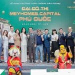 Ông Nguyễn Minh Ngọc phó chủ tịch HĐQT Tập đoàn Tân Á Đại Thành chủ đầu tư dự án Meyhomes Capital Phú Quốc cùng đại diện đại lý bán hàng tại sự kiện khai trương văn phòng Võ Văn Tần