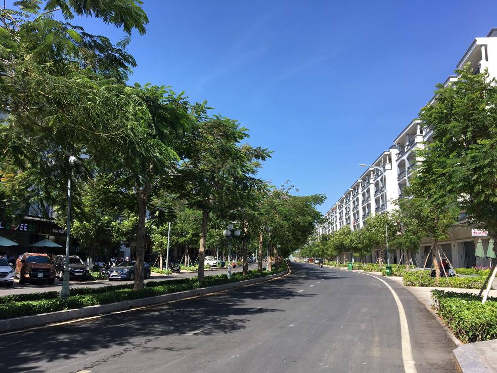 Trục đường chính Nguyễn Thị Nhung di chuyển vào trong khu đô thị Vạn Phúc City.