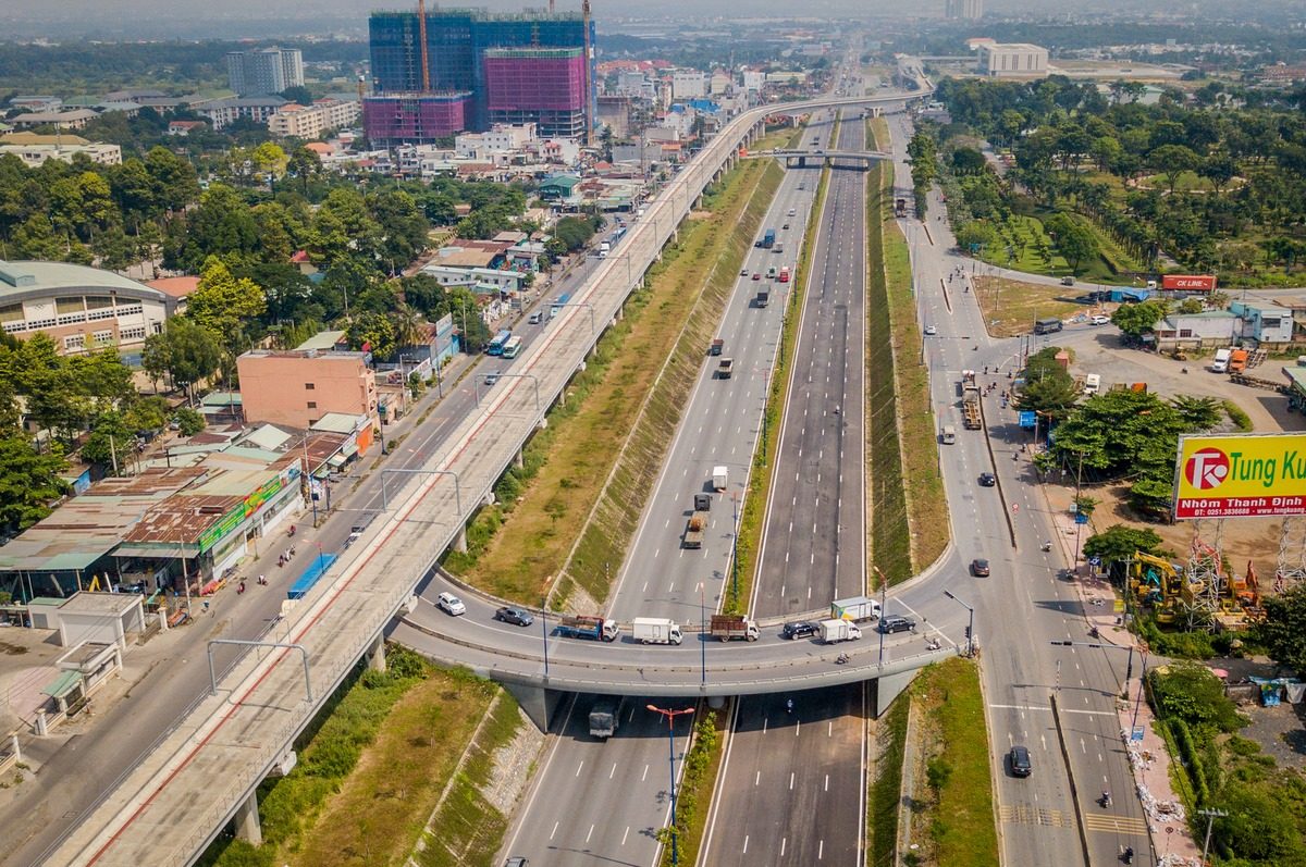 Xa lộ Hà Nội dọc tuyến Metro số 1 dự kiến sẽ phát triển nhiều khu đô thị trong tương lai.
