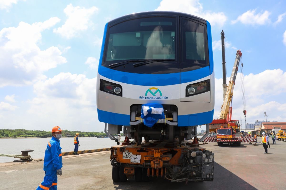 Đoàn tàu Metro số 1 Bến Thành - Suối Tiên cập cảng Khánh Hội, quận 4 hồi tháng 5/2021.