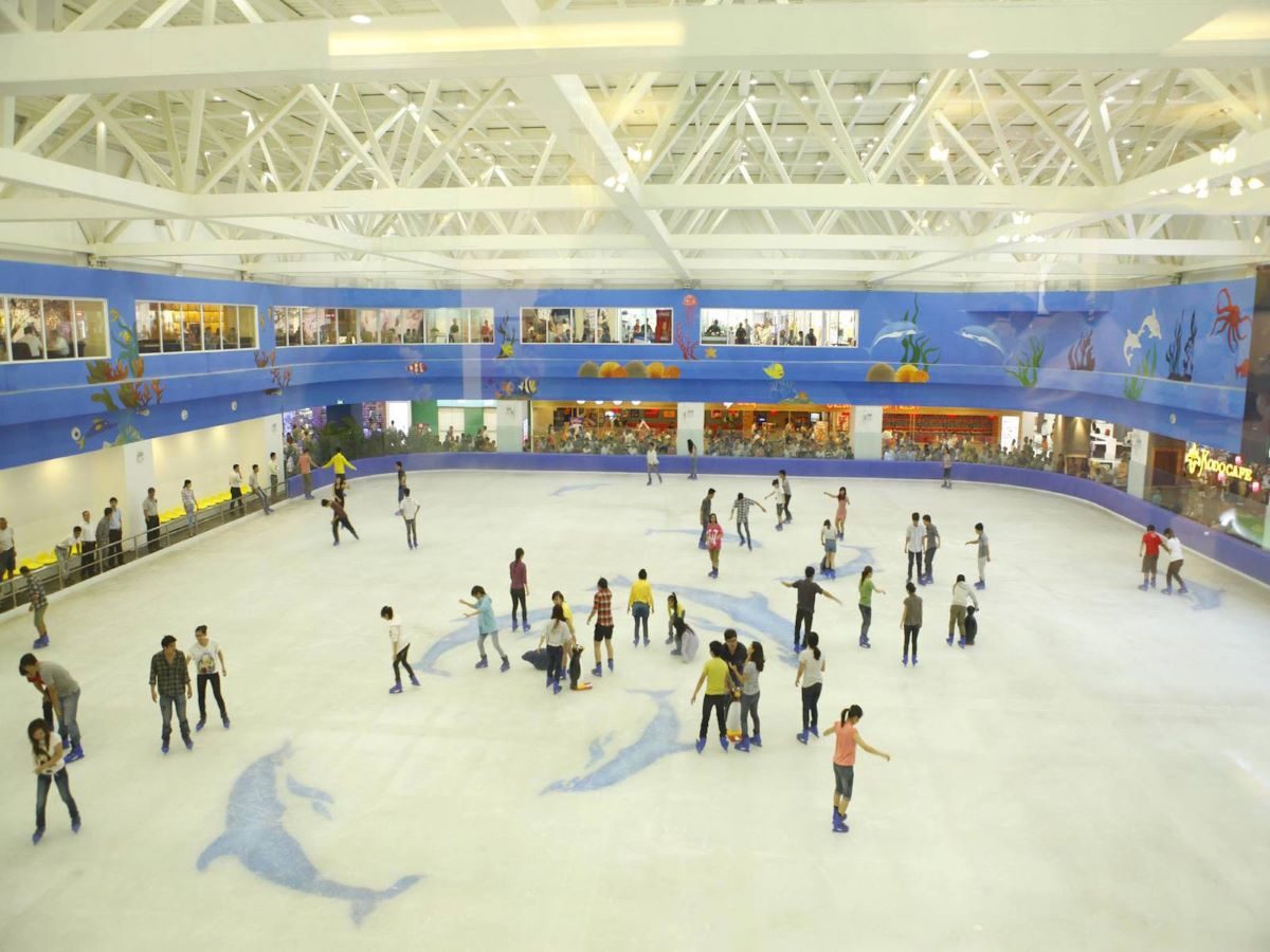 Sân trượt băng hiện đại tại trung tâm thương mại Vincom Mega Mall ở Vinhomes Grand Park
