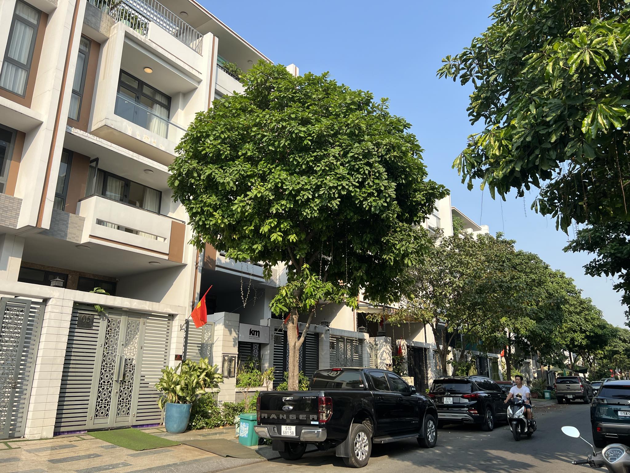 Căn nhà phố gần Emasi đang có giá 15.5 tỷ rẻ nhất tại Vạn Phúc City
