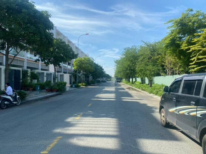 Nhà phố 5x22 Vạn Phúc City hầm 4 tầng hoàn thiện thang máy, đường trước nhà 20m.