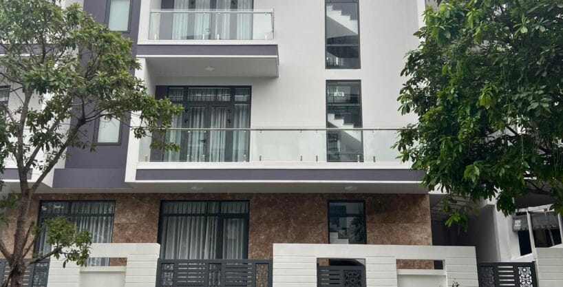 Nhà phố 158m2 góc 2 mặt tiền đường lớn 20m, hướng Đông Nam