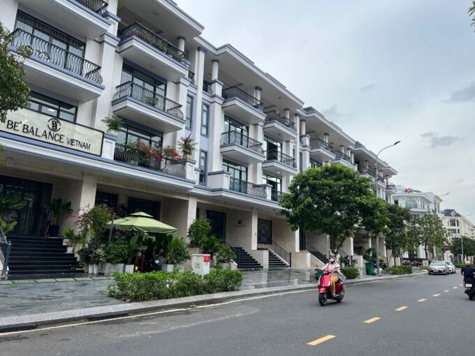 Nhà phố 7x21 hầm 4 tầng hoàn thiện sổ hồng Vạn Phúc City