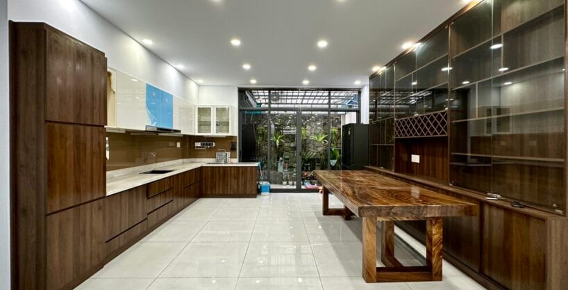 Nhà phố Vạn Phúc City 103m2 hoàn thiện đẹp sổ hồng riêng, phù hợp để ở.