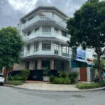Tòa nhà 191m2 5 tầng vị trí đẹp gần ngã tư Nguyễn Thị Nhung ở Vạn Phúc City