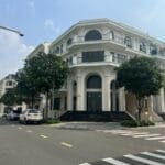Bán căn nhà phố góc ngã tư mặt tiền đường đối diện TTTM ở Vạn Phúc City