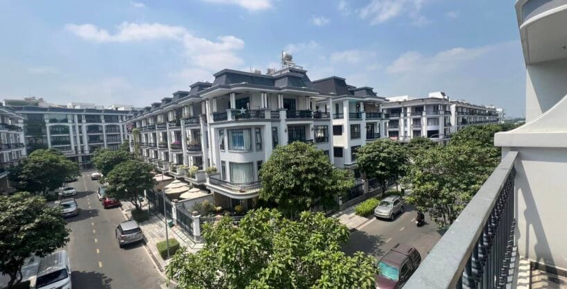 Bán nhà phố 140m2 sổ hồng vị trí đẹp giá rẻ nhất Vạn Phúc City