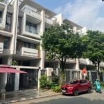 Bán nhà phố 100m2 Vạn Phúc City có hố thang, đường 16m J35