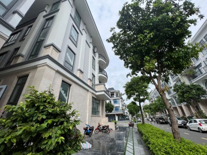 Bán nhà phố căn góc 275m2 Vạn Phúc City vị trí trung tâm