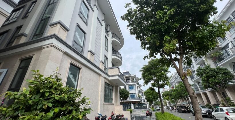 Bán nhà phố căn góc 275m2 Vạn Phúc City vị trí trung tâm