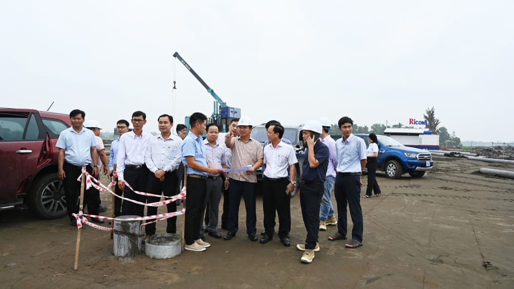 Bí thư Tỉnh ủy Long An, Chủ tịch HĐND tỉnh khảo sát thực tế tiến độ triển khai các dự án trọng điểm trên địa bàn huyện Bến Lức, trong đó có dự án Eco Retreat.